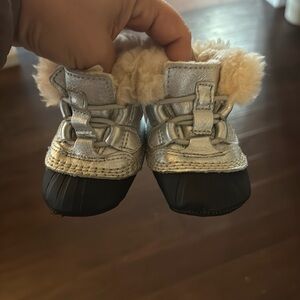 Baby Sorel Kids Caribootie Metallic Silver Leather Insulated Winter Boots Size 3